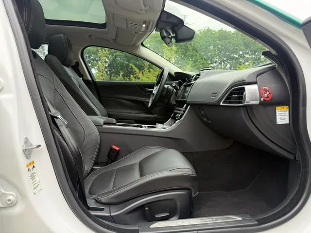 Alfa Romeo Stelvio 2017 2.0T 280HP Edición de lujo interior foto 16 Alfa Romeo Stelvio 2017 2.0T 280HP Edición de lujo interior foto 16