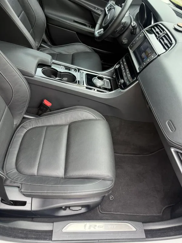 Alfa Romeo Stelvio 2017 2.0T 280HP Edición de lujo interior foto 17 Alfa Romeo Stelvio 2017 2.0T 280HP Edición de lujo interior foto 17
