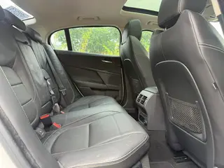 Alfa Romeo Stelvio 2017 2.0T 280HP Edición de lujo interior foto 18 Alfa Romeo Stelvio 2017 2.0T 280HP Edición de lujo interior foto 18
