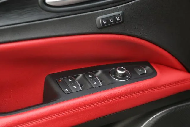 Alfa Romeo Stelvio 2017 2.0T 200HP Luxury Edition interior photo 11 Alfa Romeo Stelvio 2017 2.0T 200HP Luxury Edition interior photo 11
