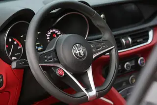 Alfa Romeo Stelvio 2017 2.0T 200HP Luxury Edition interior photo 13 Alfa Romeo Stelvio 2017 2.0T 200HP Luxury Edition interior photo 13