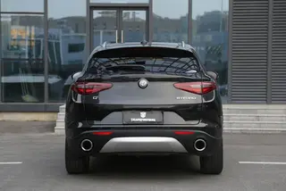 Alfa Romeo Stelvio 2017 2.0T 200HP Luxury Edition interior photo 15 Alfa Romeo Stelvio 2017 2.0T 200HP Luxury Edition interior photo 15