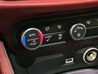 Alfa Romeo Stelvio 2017 2.0T 200HP Luxury Edition interior photo 16 Alfa Romeo Stelvio 2017 2.0T 200HP Luxury Edition interior photo 16