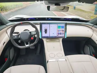 Xiaomi Auto YU7 2025 Tracción a las cuatro ruedas de alto rendimiento con autonomía extrema Max Edición exterior foto 4 Xiaomi Auto YU7 2025 Tracción a las cuatro ruedas de alto rendimiento con autonomía extrema Max Edición exterior foto 4