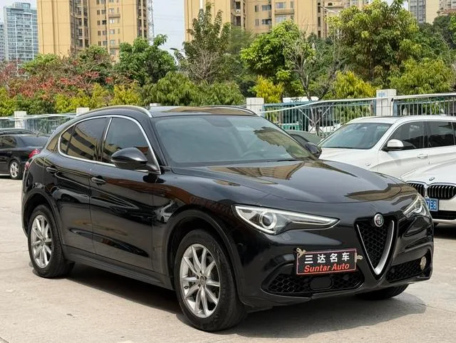 Alfa Romeo Stelvio 2017 2.0T 200HP Version de luxe extérieur photo 3 Alfa Romeo Stelvio 2017 2.0T 200HP Version de luxe extérieur photo 3