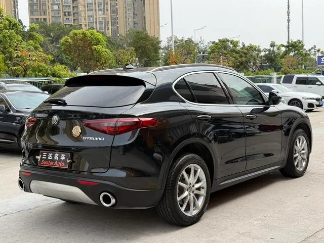 Alfa Romeo Stelvio 2017 2.0T 200HP Version de luxe extérieur photo 6 Alfa Romeo Stelvio 2017 2.0T 200HP Version de luxe extérieur photo 6