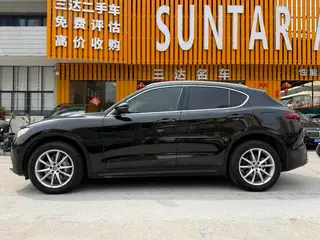 Alfa Romeo Stelvio 2017 2.0T 200HP Version de luxe extérieur photo 7 Alfa Romeo Stelvio 2017 2.0T 200HP Version de luxe extérieur photo 7
