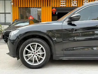 Alfa Romeo Stelvio 2017 2.0T 200HP Version de luxe extérieur photo 8 Alfa Romeo Stelvio 2017 2.0T 200HP Version de luxe extérieur photo 8