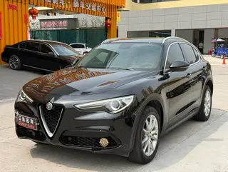 Alfa Romeo Stelvio 2017 2.0T 200HP Version de luxe extérieur photo 9 Alfa Romeo Stelvio 2017 2.0T 200HP Version de luxe extérieur photo 9