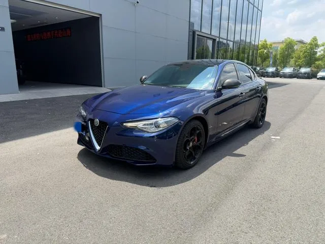 Alfa Romeo Giulia 2019 2.0T 280HP Version de luxe extérieur photo 1 Alfa Romeo Giulia 2019 2.0T 280HP Version de luxe extérieur photo 1