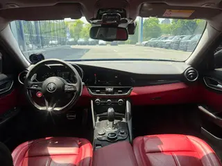 Alfa Romeo Giulia 2019 2.0T 280HP Version de luxe extérieur photo 5 Alfa Romeo Giulia 2019 2.0T 280HP Version de luxe extérieur photo 5