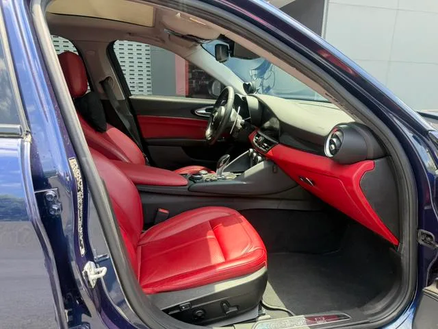 Alfa Romeo Giulia 2019 2.0T 280HP Version de luxe extérieur photo 6 Alfa Romeo Giulia 2019 2.0T 280HP Version de luxe extérieur photo 6
