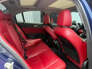 Alfa Romeo Giulia 2019 2.0T 280HP Version de luxe intérieur photo 7 Alfa Romeo Giulia 2019 2.0T 280HP Version de luxe intérieur photo 7