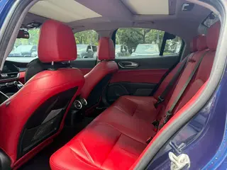 Alfa Romeo Giulia 2019 2.0T 280HP Version de luxe intérieur photo 8 Alfa Romeo Giulia 2019 2.0T 280HP Version de luxe intérieur photo 8