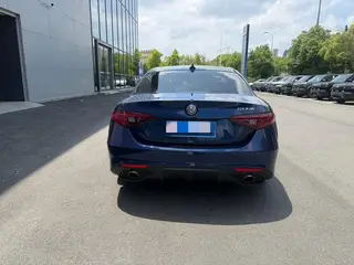 Alfa Romeo Giulia 2019 2.0T 280HP Version de luxe intérieur photo 10 Alfa Romeo Giulia 2019 2.0T 280HP Version de luxe intérieur photo 10