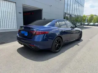 Alfa Romeo Giulia 2019 2.0T 280HP Version de luxe intérieur photo 11 Alfa Romeo Giulia 2019 2.0T 280HP Version de luxe intérieur photo 11