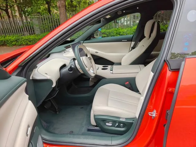 Xiaomi Auto YU7 2025 Larga duración de la batería, tracción en las cuatro ruedas Pro Edición interior foto 7 Xiaomi Auto YU7 2025 Larga duración de la batería, tracción en las cuatro ruedas Pro Edición interior foto 7