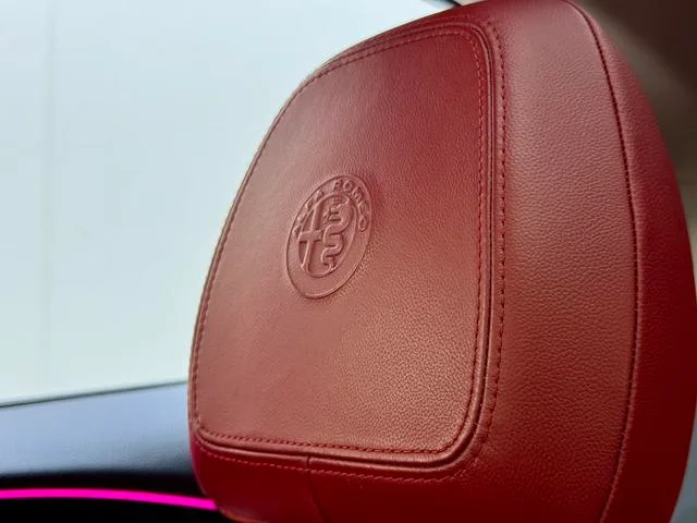 Alfa Romeo Stelvio 2017 2.0T 200HP Versión de élite interior foto 12 Alfa Romeo Stelvio 2017 2.0T 200HP Versión de élite interior foto 12