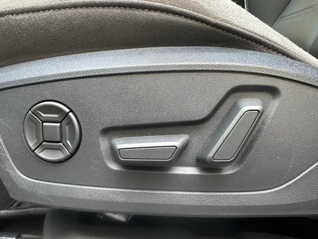 Audi Q3 2024 35 TFSI Fashion dynamic type interior photo 10