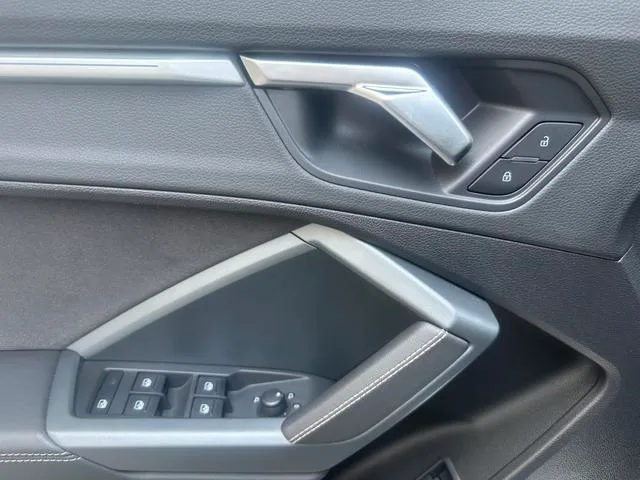 Audi Q3 2024 35 TFSI Fashion dynamic type interior photo 11