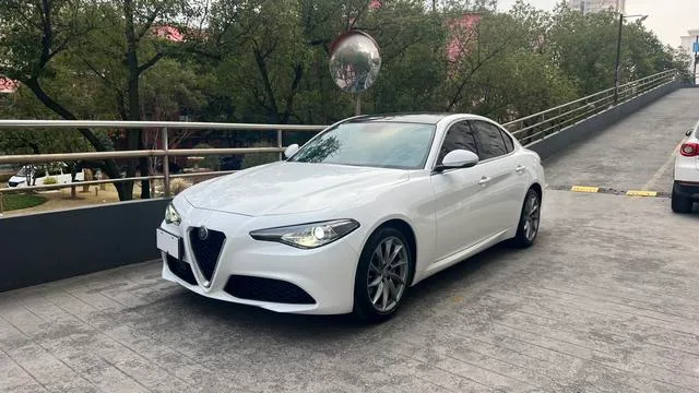 Alfa Romeo Giulia 2017 2.0T 200HP Elite Edition exterior photo 1 Alfa Romeo Giulia 2017 2.0T 200HP Elite Edition exterior photo 1