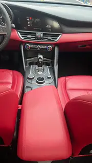 Alfa Romeo Giulia 2017 2.0T 200HP Elite Edition interior photo 11 Alfa Romeo Giulia 2017 2.0T 200HP Elite Edition interior photo 11