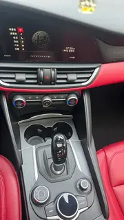 Alfa Romeo Giulia 2017 2.0T 200HP Elite Edition interior photo 12 Alfa Romeo Giulia 2017 2.0T 200HP Elite Edition interior photo 12