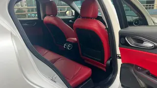 Alfa Romeo Giulia 2017 2.0T 200HP Elite Edition interior photo 15 Alfa Romeo Giulia 2017 2.0T 200HP Elite Edition interior photo 15