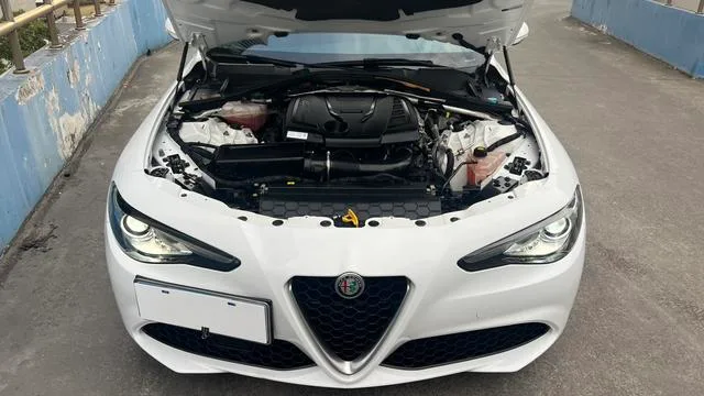 Alfa Romeo Giulia 2017 2.0T 200HP Elite Edition interior photo 17 Alfa Romeo Giulia 2017 2.0T 200HP Elite Edition interior photo 17