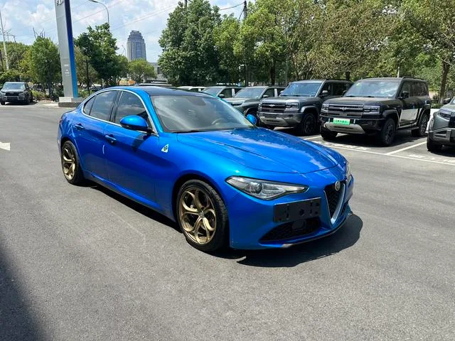 Alfa Romeo Giulia 2017 2.0T 280HP Edición de lujo exterior foto 2 Alfa Romeo Giulia 2017 2.0T 280HP Edición de lujo exterior foto 2