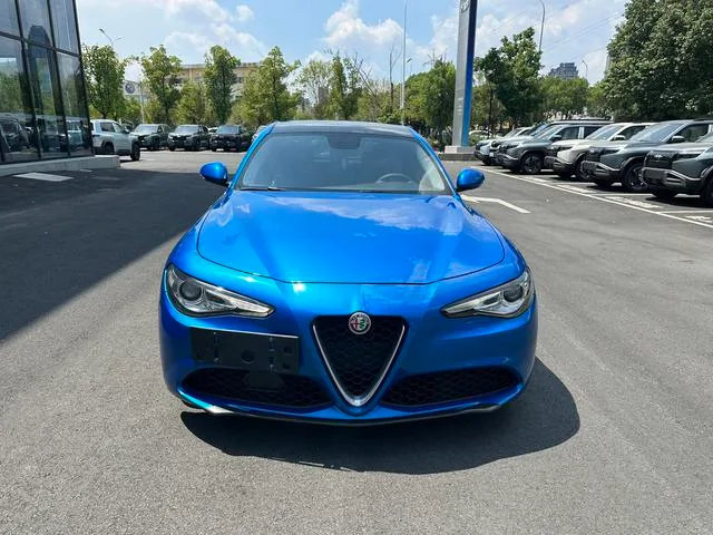 Alfa Romeo Giulia 2017 2.0T 280HP Edición de lujo exterior foto 3 Alfa Romeo Giulia 2017 2.0T 280HP Edición de lujo exterior foto 3
