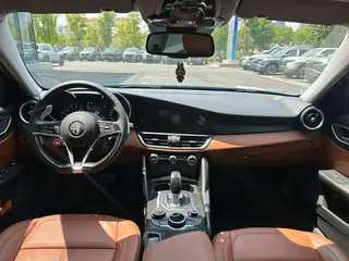 Alfa Romeo Giulia 2017 2.0T 280HP Edición de lujo exterior foto 5 Alfa Romeo Giulia 2017 2.0T 280HP Edición de lujo exterior foto 5