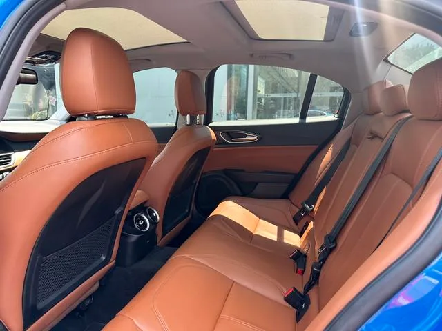 Alfa Romeo Giulia 2017 2.0T 280HP Edición de lujo interior foto 8 Alfa Romeo Giulia 2017 2.0T 280HP Edición de lujo interior foto 8
