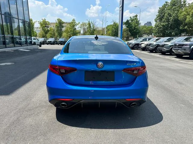 Alfa Romeo Giulia 2017 2.0T 280HP Edición de lujo interior foto 10 Alfa Romeo Giulia 2017 2.0T 280HP Edición de lujo interior foto 10