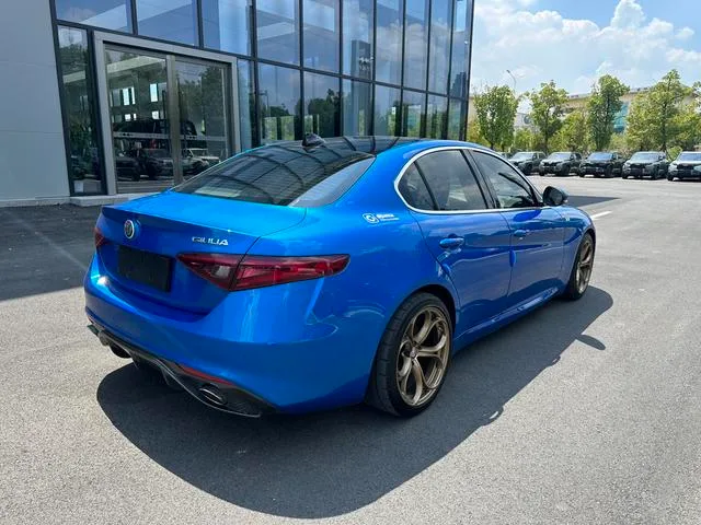 Alfa Romeo Giulia 2017 2.0T 280HP Edición de lujo interior foto 11 Alfa Romeo Giulia 2017 2.0T 280HP Edición de lujo interior foto 11