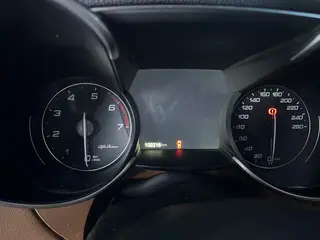 Alfa Romeo Giulia 2017 2.0T 280HP Edición de lujo interior foto 12 Alfa Romeo Giulia 2017 2.0T 280HP Edición de lujo interior foto 12