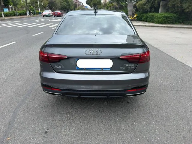 Audi A4L 2023 40 TFSI Deluxe Dynamic exterior photo 4