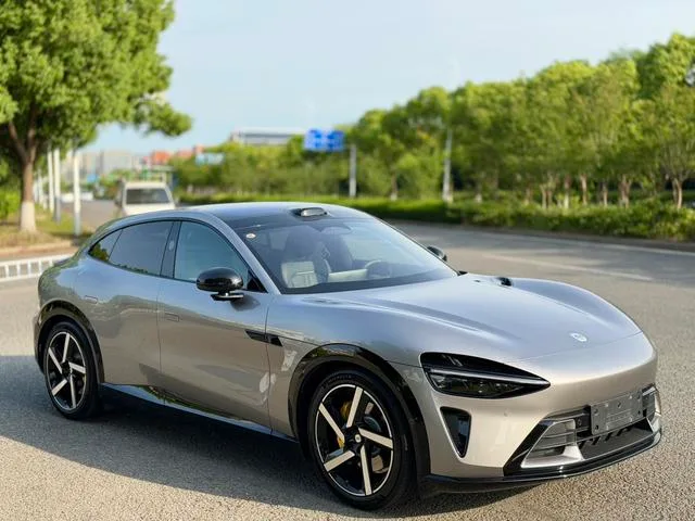 Xiaomi Auto YU7 2025 Long battery life four-wheel drive Pro version exterior photo 3 Xiaomi Auto YU7 2025 Long battery life four-wheel drive Pro version exterior photo 3