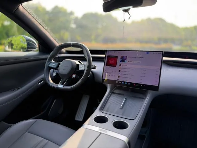 Xiaomi Auto YU7 2025 Long battery life four-wheel drive Pro version interior photo 13 Xiaomi Auto YU7 2025 Long battery life four-wheel drive Pro version interior photo 13