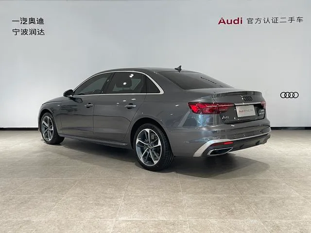 Audi A4L 2022 40 TFSI Модный и динамичный интерьер фото 8