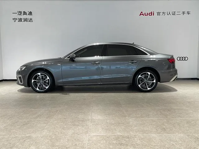 Audi A4L 2022 40 TFSI Модный и динамичный интерьер фото 9