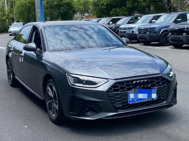 Audi A4L 2022 40 TFSI Модный и динамичный экстерьер фото 2
