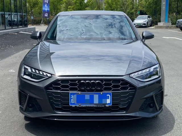 Audi A4L 2022 40 TFSI Модный и динамичный экстерьер фото 3