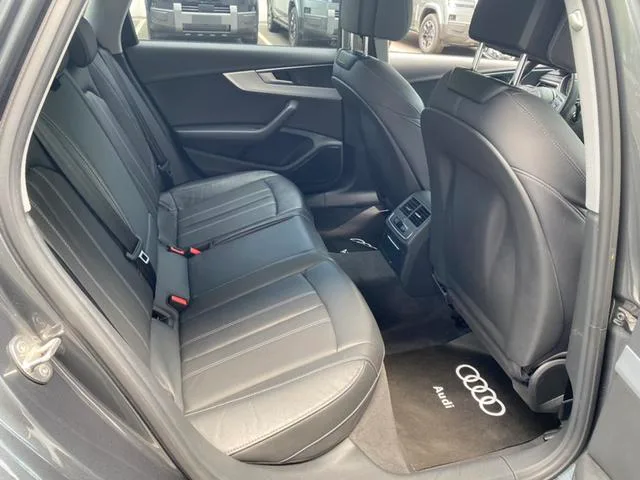 Audi A4L 2022 40 TFSI Модный и динамичный интерьер фото 7