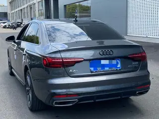 Audi A4L 2022 40 TFSI Модный и динамичный интерьер фото 11