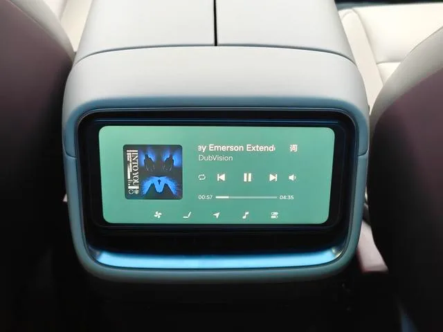 Xiaomi Auto YU7 2025 Long battery life high performance four-wheel drive Max version interior photo 11 Xiaomi Auto YU7 2025 Long battery life high performance four-wheel drive Max version interior photo 11