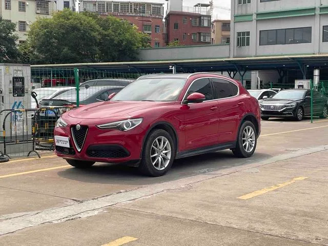 Alfa Romeo Stelvio 2017 2.0T 200HP Edición de lujo exterior foto 1 Alfa Romeo Stelvio 2017 2.0T 200HP Edición de lujo exterior foto 1