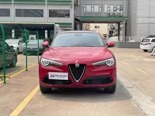 Alfa Romeo Stelvio 2017 2.0T 200HP Edición de lujo exterior foto 2 Alfa Romeo Stelvio 2017 2.0T 200HP Edición de lujo exterior foto 2