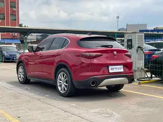 Alfa Romeo Stelvio 2017 2.0T 200HP Edición de lujo exterior foto 4 Alfa Romeo Stelvio 2017 2.0T 200HP Edición de lujo exterior foto 4