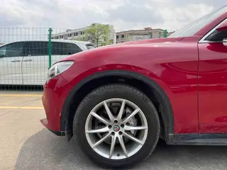 Alfa Romeo Stelvio 2017 2.0T 200HP Edición de lujo exterior foto 7 Alfa Romeo Stelvio 2017 2.0T 200HP Edición de lujo exterior foto 7